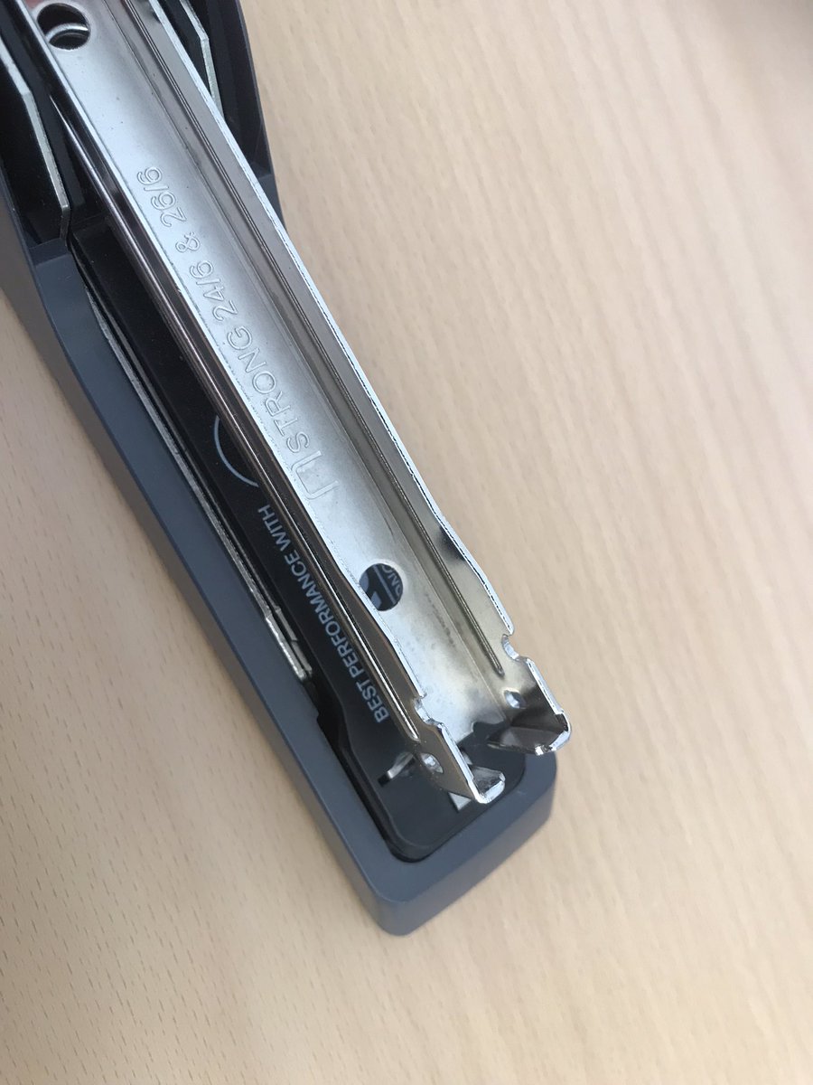 patlan01's tweet image. Hur skall man kunna bedriva en effektiv förvaltning om häftapparaten saknar häftklamrar? #svfm #förvaltning