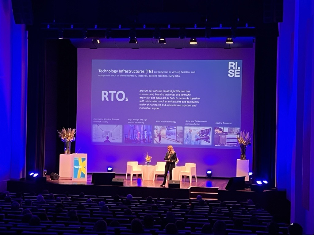 EARTOBrussels's tweet image. 🔊@PiaSandvik @RISEsweden NOW at #EARTOPolicy22

#TechnologyInfrastructures #RTOs

📽: earto-october-events.eu