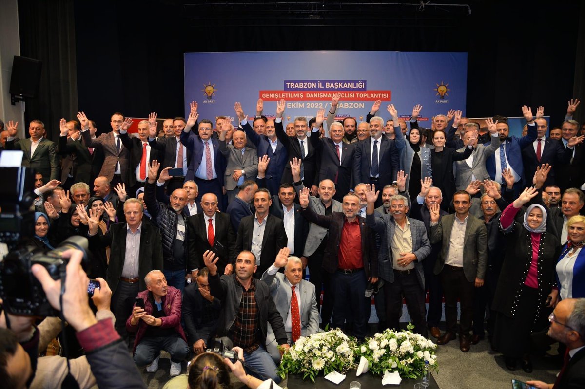 akofgenclik's tweet photo. @akofgenclik oradaydı 🇹🇷
•
Coşku var, heyecan var! 
Hedef var, gayret var! 
Salonlara sığmıyoruz! 

Yolları bölen, gönülleri birleştiren son Başbakanımız, kıymetli Genel Başkan Vekilimiz Sn. Binali Yıldırım'ın teşrifleriyle il danışma meclisi toplantımızı gerçekleştirdik. https://t.co/gAPNr5rvBX