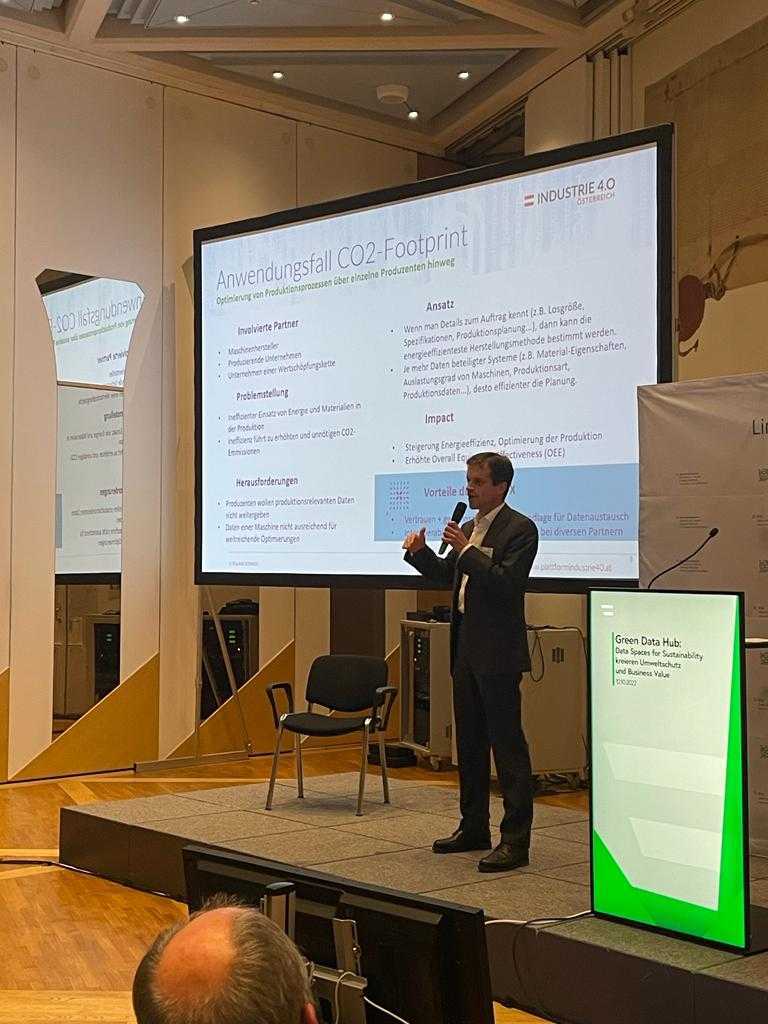 GreenDataHub's tweet image. 𝗗𝗮𝘁𝗮 𝗶𝗻 𝗔𝗰𝘁𝗶𝗼𝗻 💪💪💪
Spannende Einblicke in #UseCases zu Besucherstrom-Lenkung, neue Daten für effektives Verkehrsmanagement, CO2-Footprint in der Produktion, optimiertem Verbrauch in Fernwärmenetzen und dem Tirol Knowledge Graph zu Kulinarik und Elektromobilität 💚