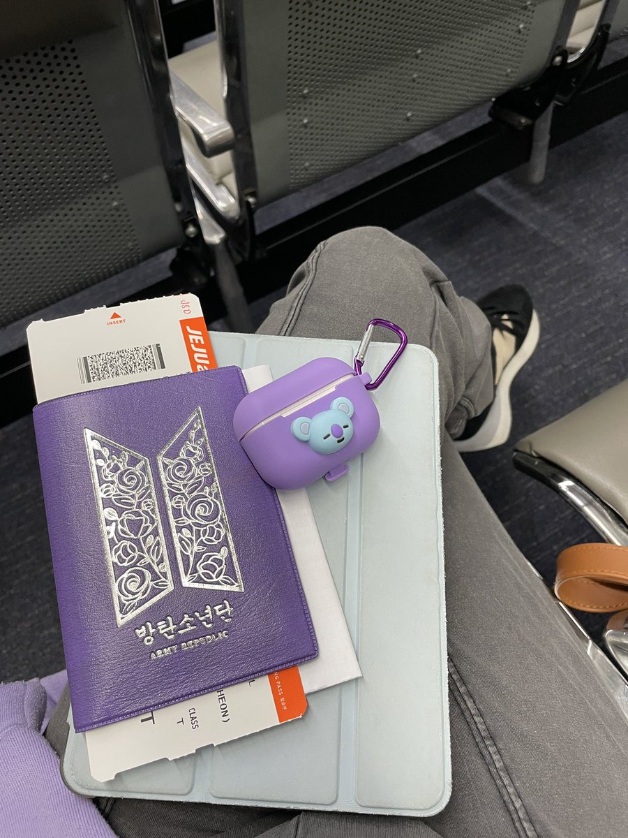 bbmochi613's tweet photo. Can’t believe it’s finally happening!!! Flying to Seoul in less than two hours 🥰 #YetToComeinBUSAN #3DaysToBusanConcert 💜💜💜 https://t.co/mJyuxljOEt
