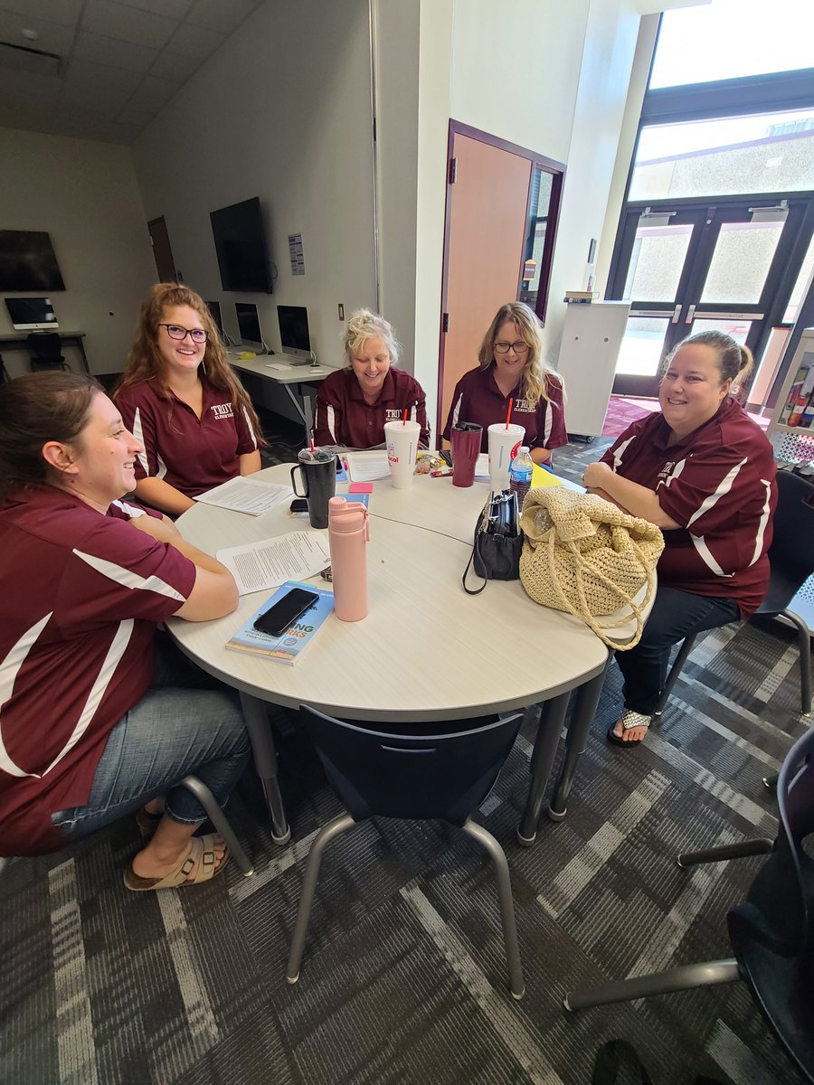 escregion12's tweet photo. 📣Shoutout to @TroyISD para pros who participated in learning best practices in High Impact Tutoring with @ShirleyMStrong. They were engaged &amp; eager to put their learning into action! Training here &amp; at your site is available! 
🔗https://t.co/eWN5CEWHc6 https://t.co/VS5RKnOYUy