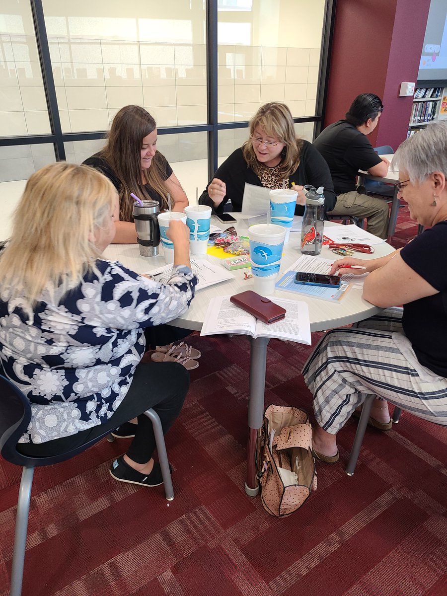 escregion12's tweet photo. 📣Shoutout to @TroyISD para pros who participated in learning best practices in High Impact Tutoring with @ShirleyMStrong. They were engaged &amp; eager to put their learning into action! Training here &amp; at your site is available! 
🔗https://t.co/eWN5CEWHc6 https://t.co/VS5RKnOYUy