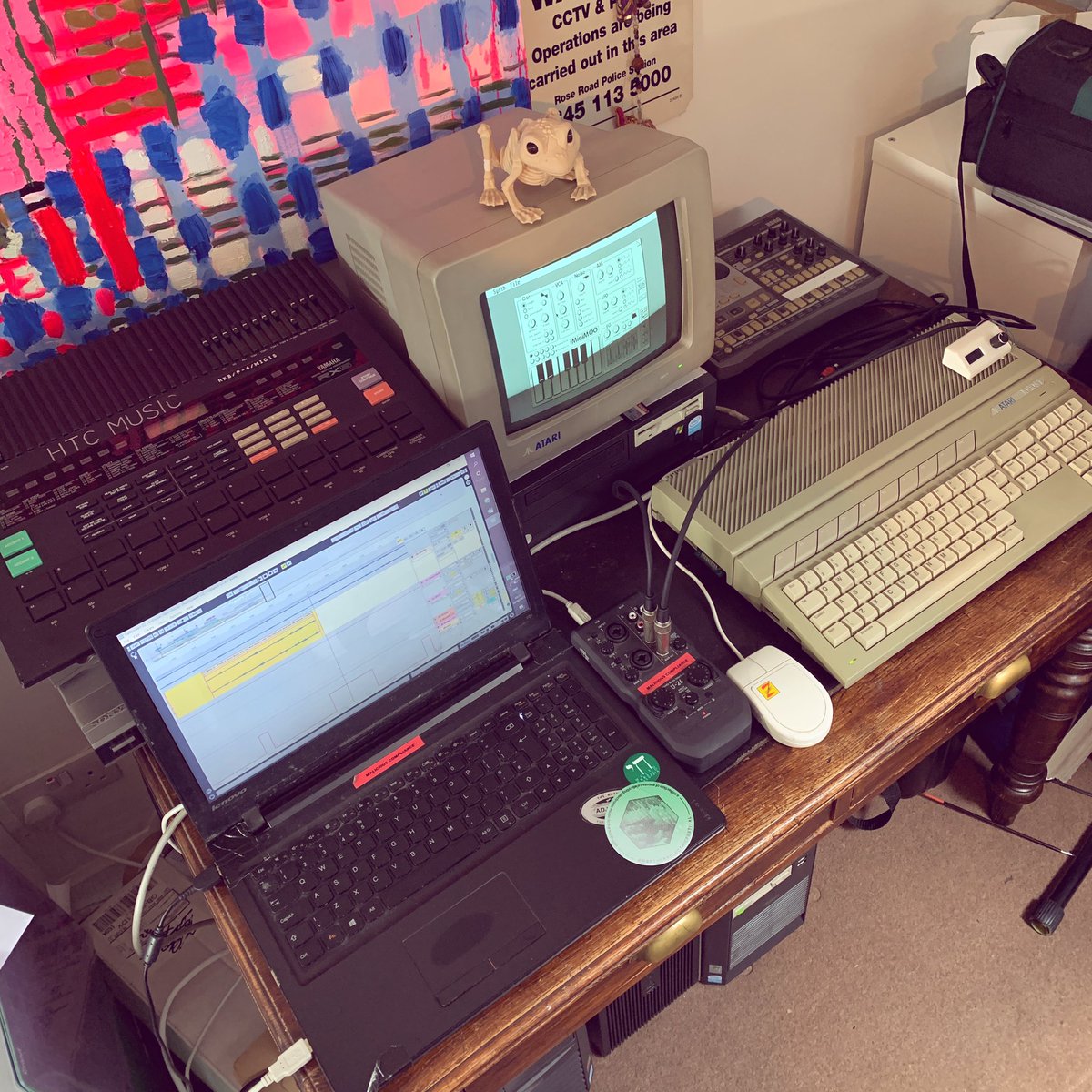 As is (accidentally) tradition, I'm brewing up a #Halloween track, out on the 28th Oct, deets soon! I recorded the #bass (pic related) with the Electronic Cow 'miniMOO' #softsynth on the #atari #1040ST, sounds brutal! Going to say the genre is Dungeon'n'bass...
#vaporwave