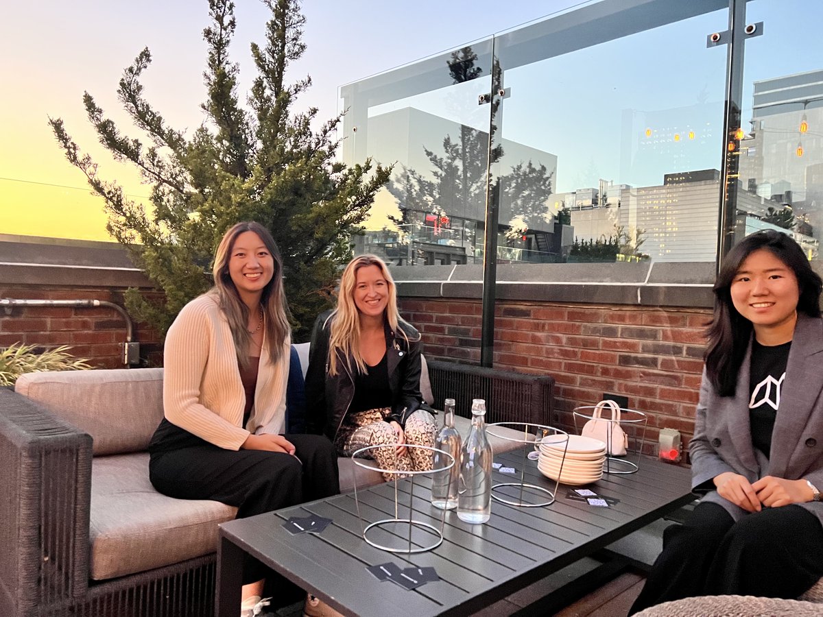 innovatemap's tweet photo. What a time at our @NYCTechWeek Pour Over! 

Old friends, new faces and meeting founders to learn more about their digital products — hard to top that. 

Let us know what other events you're headed to this week. We'd love to see you there. https://t.co/r0nHeOa6rc