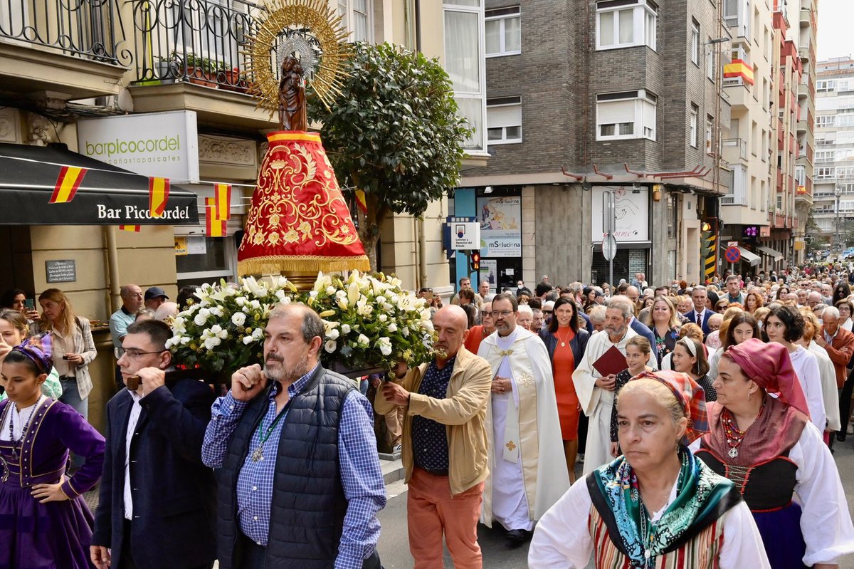 LORGURFER's tweet photo. ⛪️ Misa en la Iglesia Santa María de los Ángeles en Perines honrando a la #VirgenDelPilar y procesión hasta la plaza del barrio junto a la asociación vecinal, que ha preparado un programa de actos en su honor. ¡Todo mi cariño a las Pilares! 🥰

#Santander #Perines #Barrios https://t.co/JnRbaKxZUL