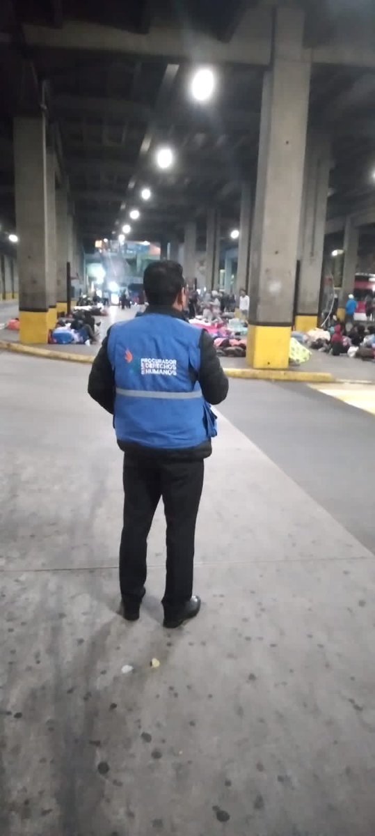 #Migrantes | Se conoce que un grupo de migrantes llegó a Centra Sur y han pernoctado en el lugar. 
<a href="/MigracionGuate/">Migración Guatemala</a> informó que personal ya se dirige al lugar para brindar atención necesaria.

📸: PDH