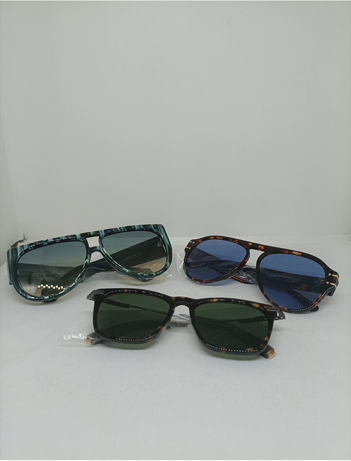AdeolaAgboola6's tweet photo. TSHIRTS
SUNGLASSES
BELTS
BRACELETS
#xhotikchristi #mensfashion #mensstyle #NLPWithPastorBolaji #datahasfallen #Femboy #HARUTO https://t.co/zpI5z7kH4Q