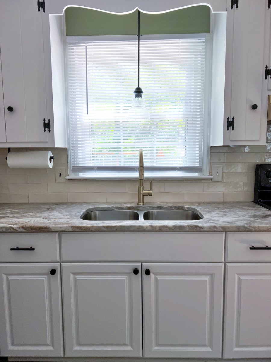 LlcStoneware's tweet photo. Happy Wednesday! We are half way through the week. This is a kitchen that was done by stoneware with a marble called Fantasy Brown. It has many distinct features and always looks different and unique💯 https://t.co/e6YUVIJm6j