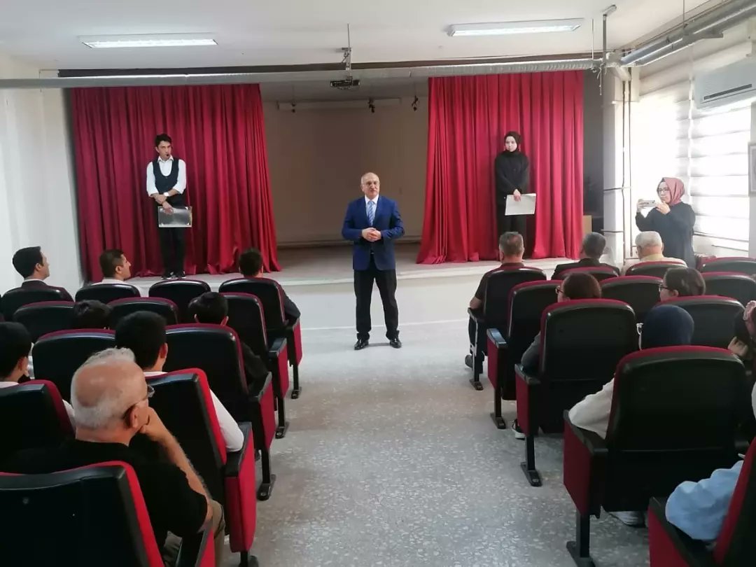 hataymem's tweet photo. İl Milli Eğitim Müdürümüz Seyit Ali Büyük, Erzin İmam Hatip Lisesi'nde düzenlenen Mevlid-i Nebevi etkinlik programına katıldı.
@tcmeb
@HatayValiligi
@SeyitAliBuyuk
#hataymem https://t.co/ps2xvCmPZZ