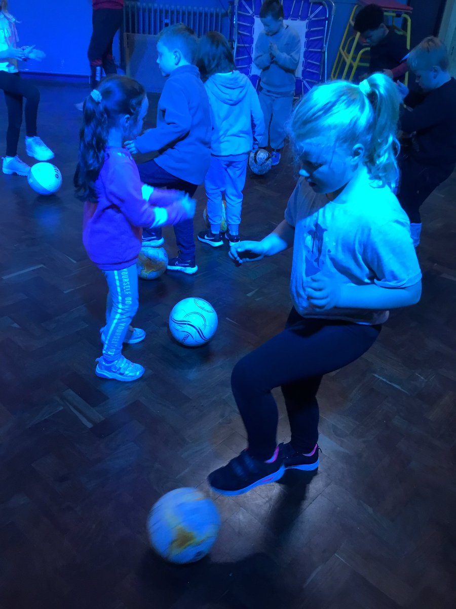 CrynalltPrimary's tweet photo. Year 2 and 3 have had an amazing time doing Beatball this morning. Thanks Nickie @FFootballfirst
#cryp3 #crypwellbeing #cryp2 #healthyconfident https://t.co/Ya7HS6GtXS