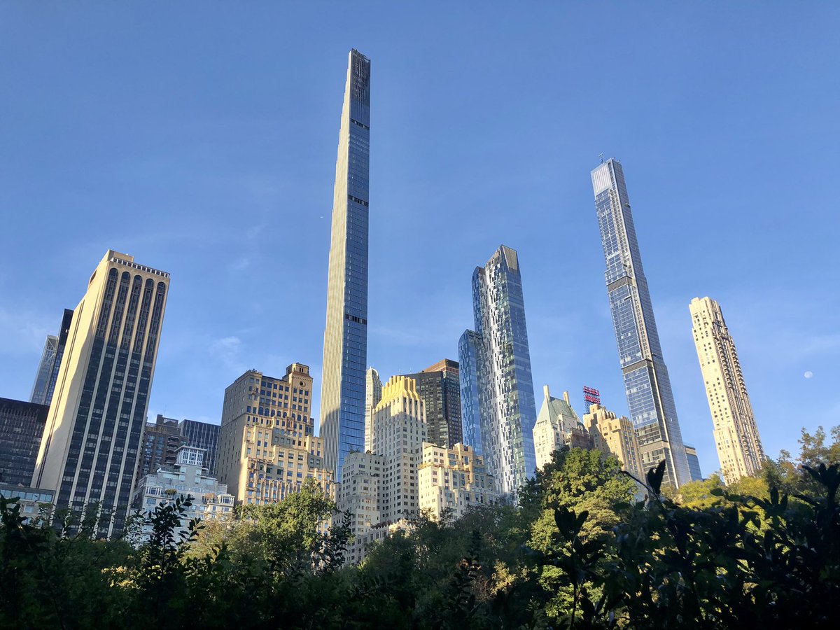Emjay1028's tweet photo. Good morning, #NYC! ππβοΈ#ViewFromMorningRun #MJWeather https://t.co/KehQKWFYkO