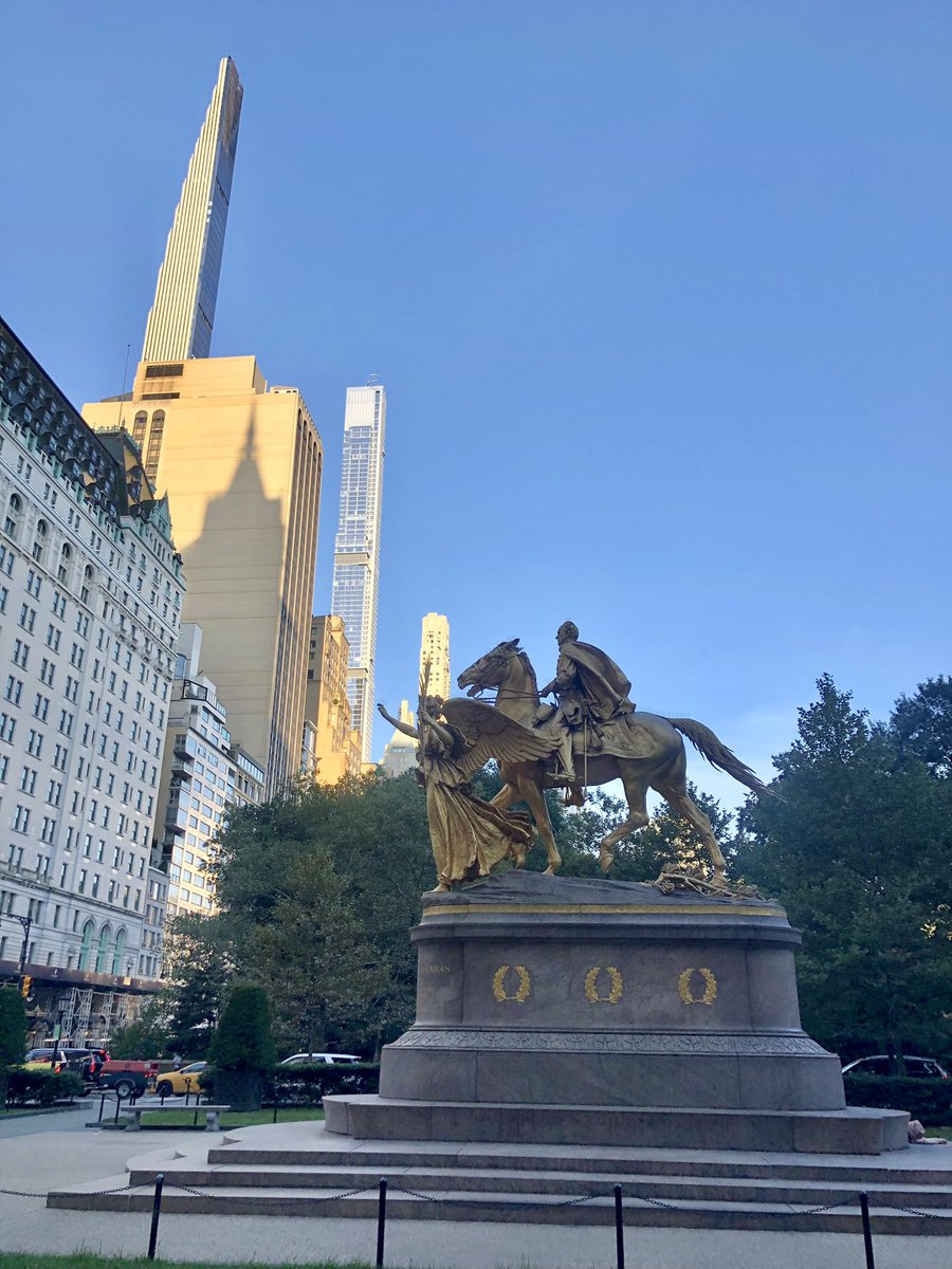Emjay1028's tweet photo. Good morning, #NYC! ππβοΈ#ViewFromMorningRun #MJWeather https://t.co/KehQKWFYkO