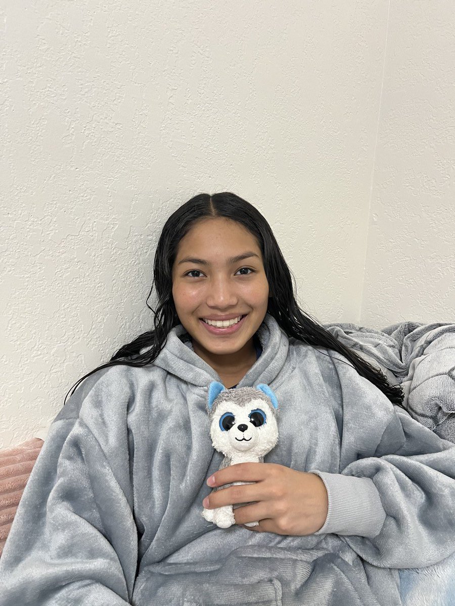 Shuwbk1's tweet photo. Practice Player #12 was freshman Ky’Sonna Won!! 🤩👏💫
She and Halo sat back, relaxed, and enjoyed their night together🧘‍♀️🧖‍♀️ #ONE #relaxing @Coach_Syljebeck https://t.co/N2Pq3Mo6PY