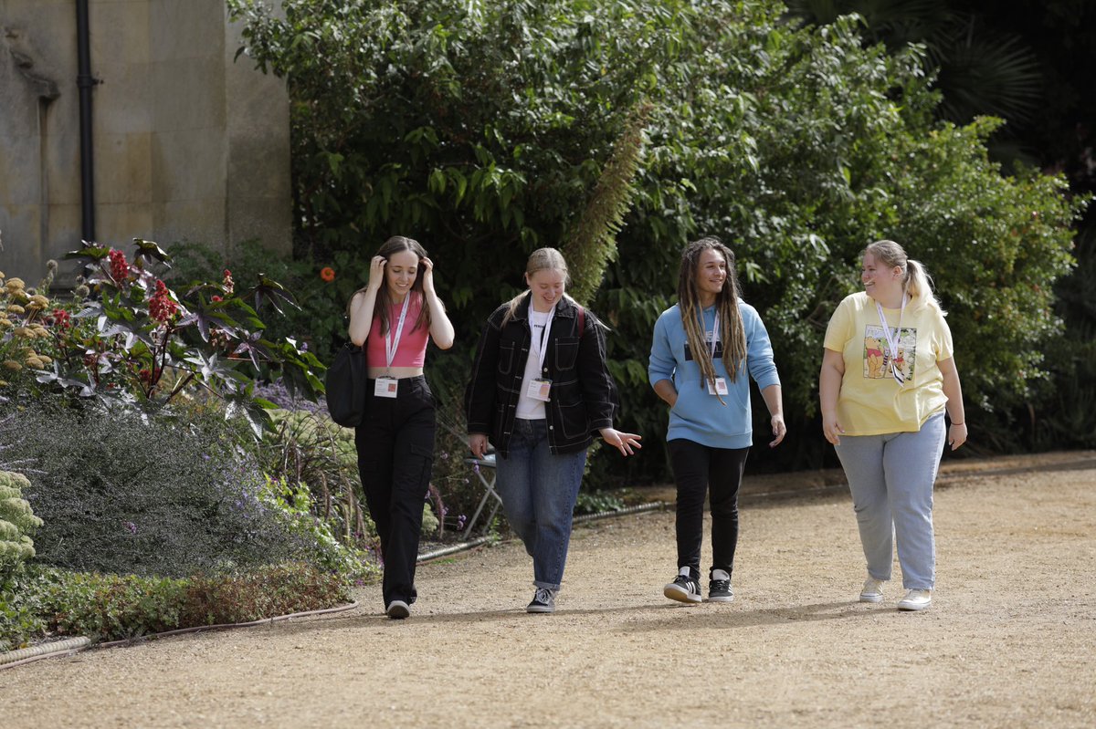LinacreIns's tweet photo. We’re delighted to have received the lovely photographs taken of our students at @stjohnscam in summer!
We’re missing beautiful Cambridge in the sunshine and wishing our #RH22 students the best of luck with their UCAS applications!
#Linacre #StJohns #Cambridge https://t.co/KApXKdWEuN