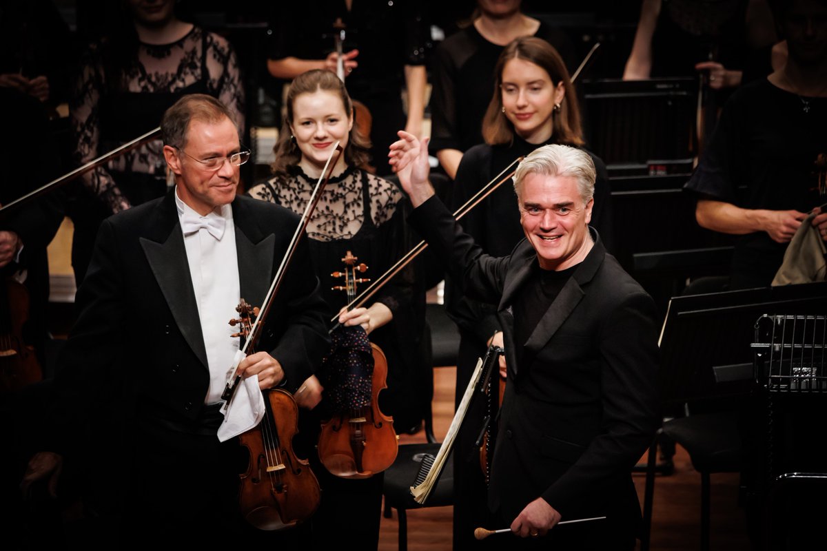 LPOrchestra's tweet photo. Thanks so much for having us last night, @PLTheaters 🙌 We had such a great time playing music by Wagner and Elgar alongside Mozart’s Clarinet Concerto with @RoelandHendrikx 🌟

Tonight, we head to @MuziekgebouwEHV with @grosvenorpiano. See you soon, Eindhoven 👋

📸 Focuss 22 https://t.co/RFRPx2qjQf