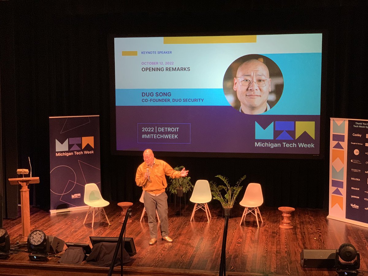 daniel davis tweet media