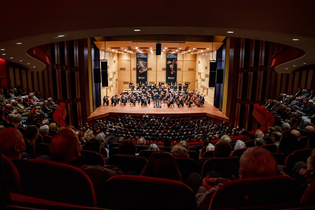 LPOrchestra's tweet photo. Thanks so much for having us last night, @PLTheaters 🙌 We had such a great time playing music by Wagner and Elgar alongside Mozart’s Clarinet Concerto with @RoelandHendrikx 🌟

Tonight, we head to @MuziekgebouwEHV with @grosvenorpiano. See you soon, Eindhoven 👋

📸 Focuss 22 https://t.co/RFRPx2qjQf