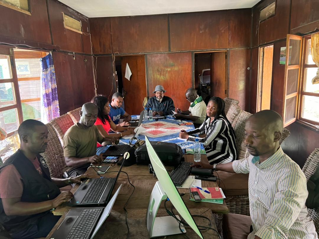 IccnRdc's tweet image. Notre Directeur en charge des Parcs Nationaux,  Domaines de chasse et Reserves (DPDR), M. De-Dieu BY&apos;AOMBE est en tournée des aires protégées en vue de leur redynamisation et de la transmission des directives du DG a.i. M. Henri MBALE. Actuellement, il est à Bombo-Lumene.
