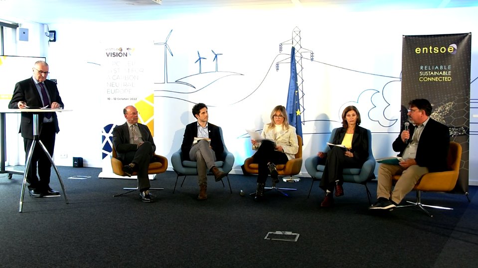 'We would like to see more offshore wind, this could be a potential game changer.' - Roland Roesch, Deputy Director of the Innovation and Technology Centre, @IRENA #VisionEvent22 entsoe-conference-2022.eu/event/