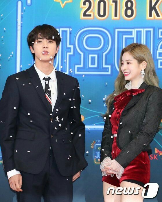 bangtwiceplace's tweet photo. ͏͏   ͏͏ ͏  ͏͏   ͏͏ ͏the moment             the pic https://t.co/ip2wj5MwR0