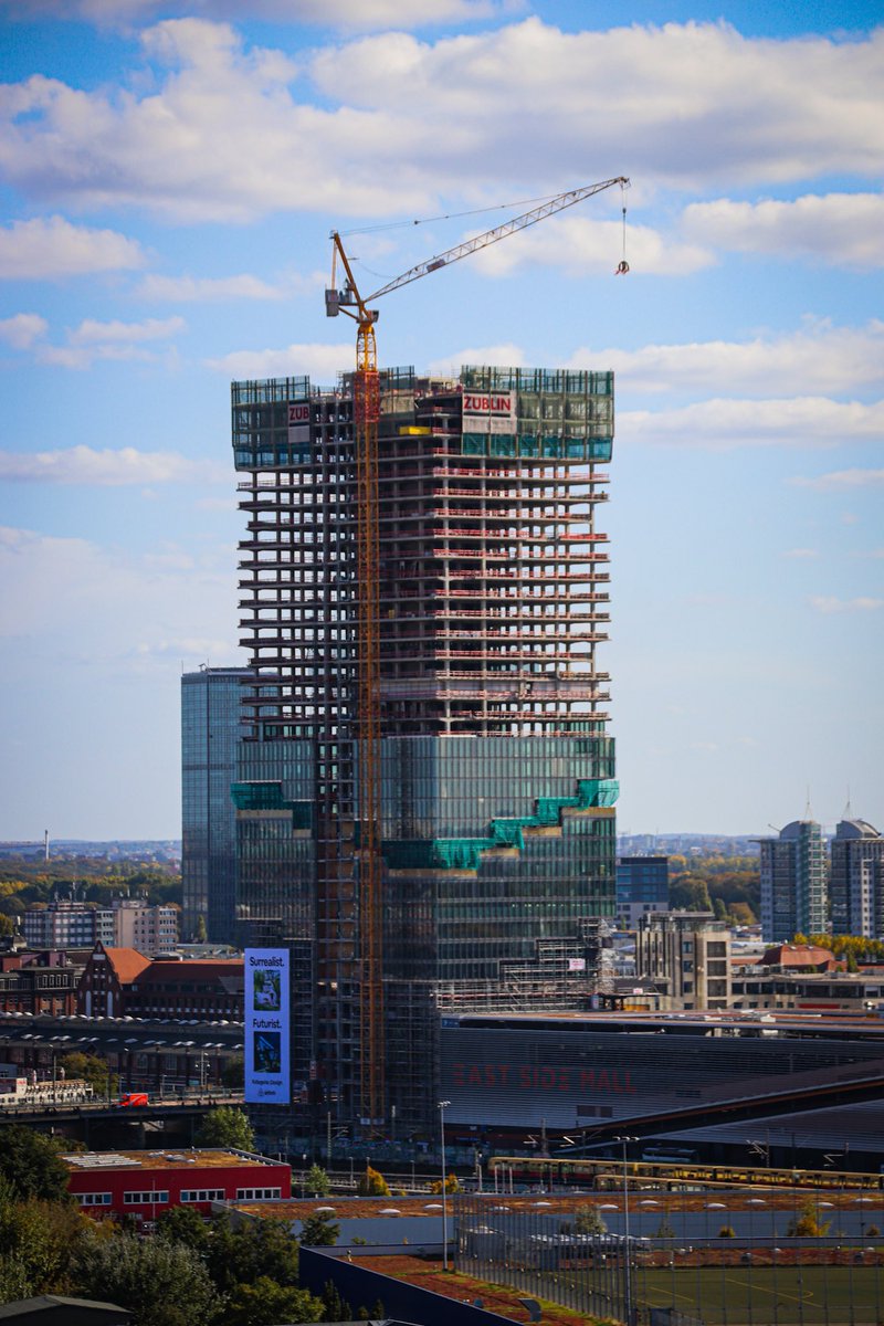 ostkreuzblog's tweet photo. Richtfest heute am S-Bahnhof Warschauer Straße für den #EDGETower #Berlin #Friedrichshain 🏗️ https://t.co/NowqjVL0ki