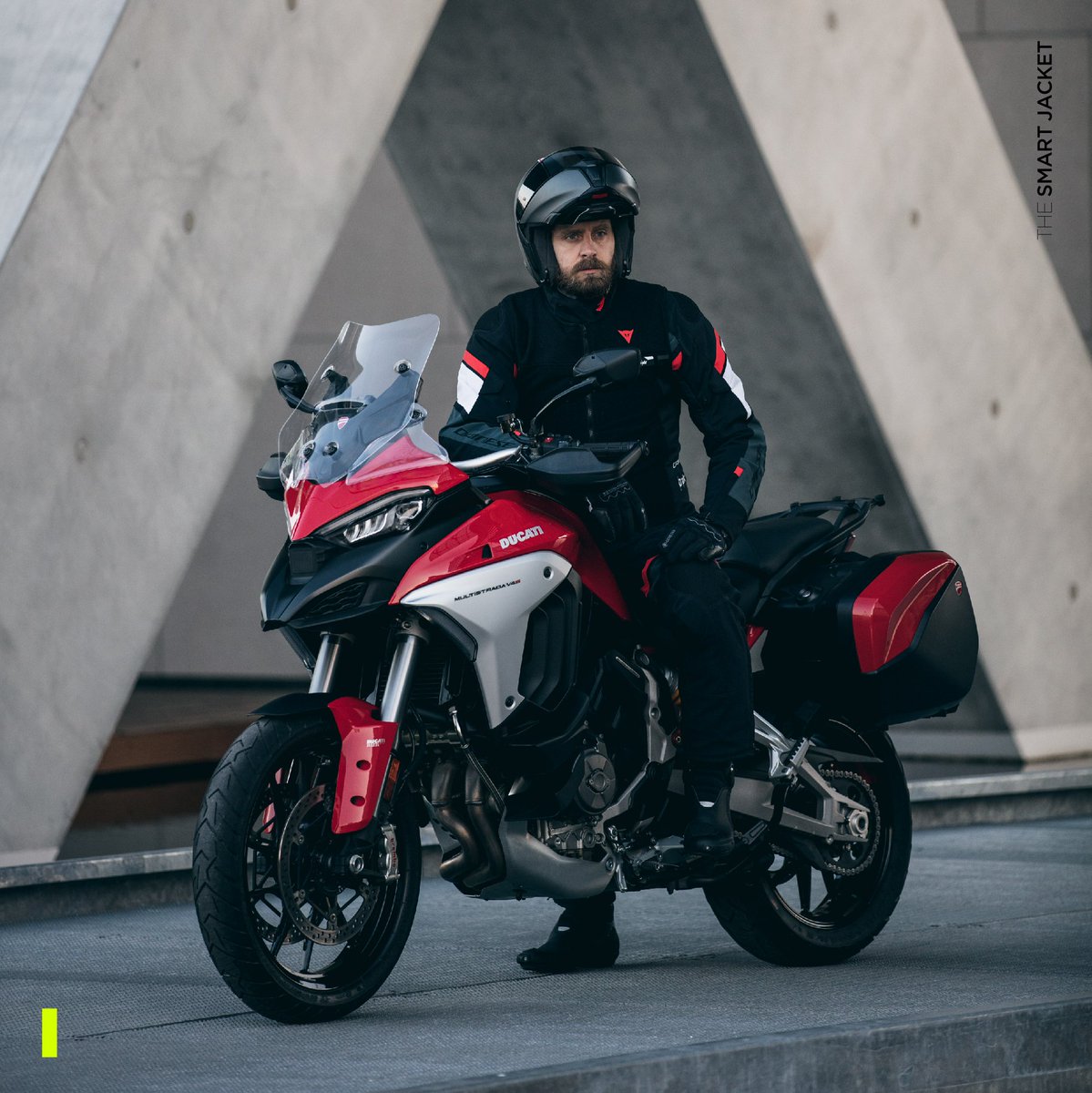 dainesejapan's tweet image. ウェアの中にも外にも着ることができる #スマートジャケット は、MotoGPで使用されているエアバッグシステムD-Airが搭載されたワイヤレスエアバッグベスト。

チェストプロテクター8枚分、バックプロテクター7枚分のプロテクション性能に相当します。

#dainese #smartjacket
dainesejapan.com/feature/smart-…