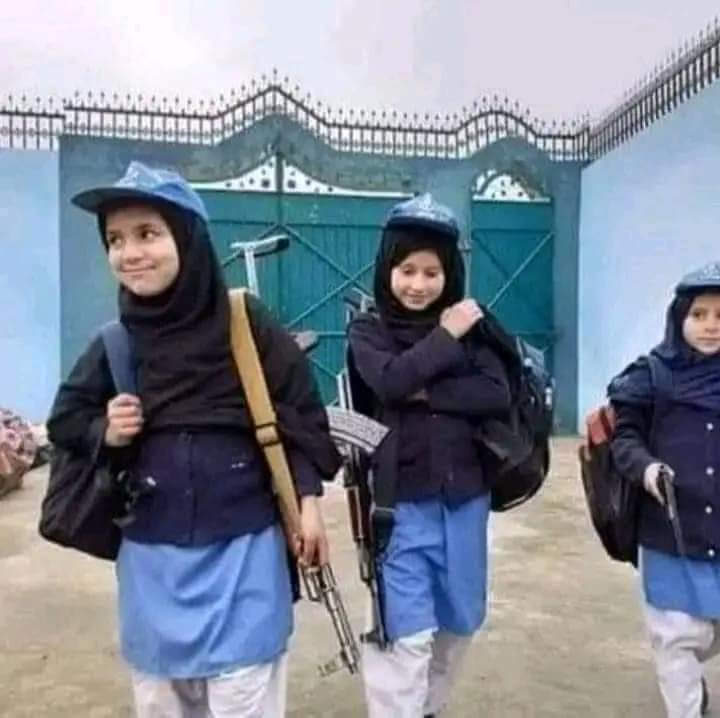 قلم کے ساتھ بندوق چلانا بھی سکھائیں بابا

 میں پشتون ہو دشمن بہت ہے ہماری..