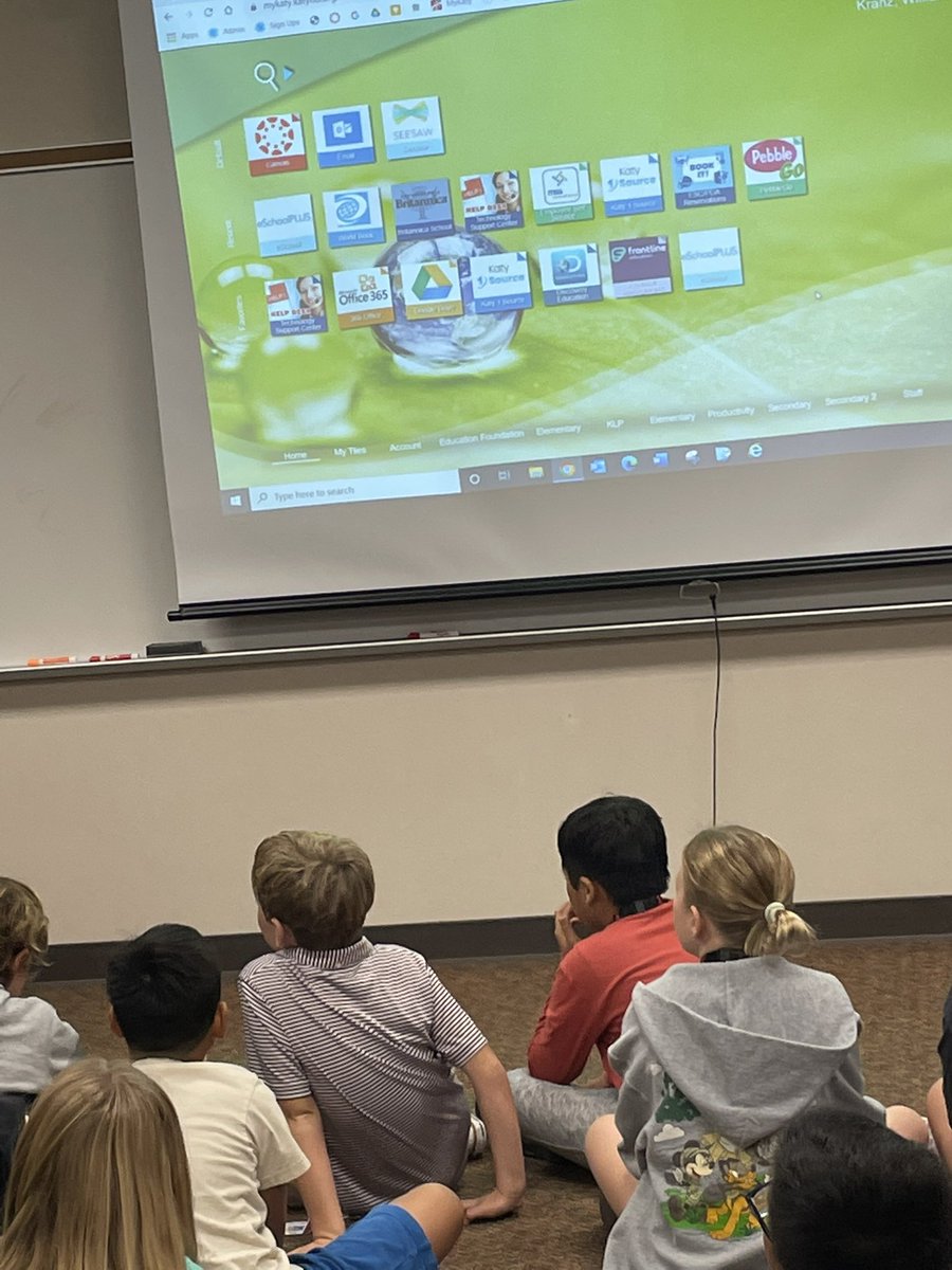 StampedeLibrary's tweet image. 5th grade students learning about Katy ISD resources in the library/tech specials rotation and working on the scavenger hunt challenge! @techwithtodd @StanleyStampede #ilovesse