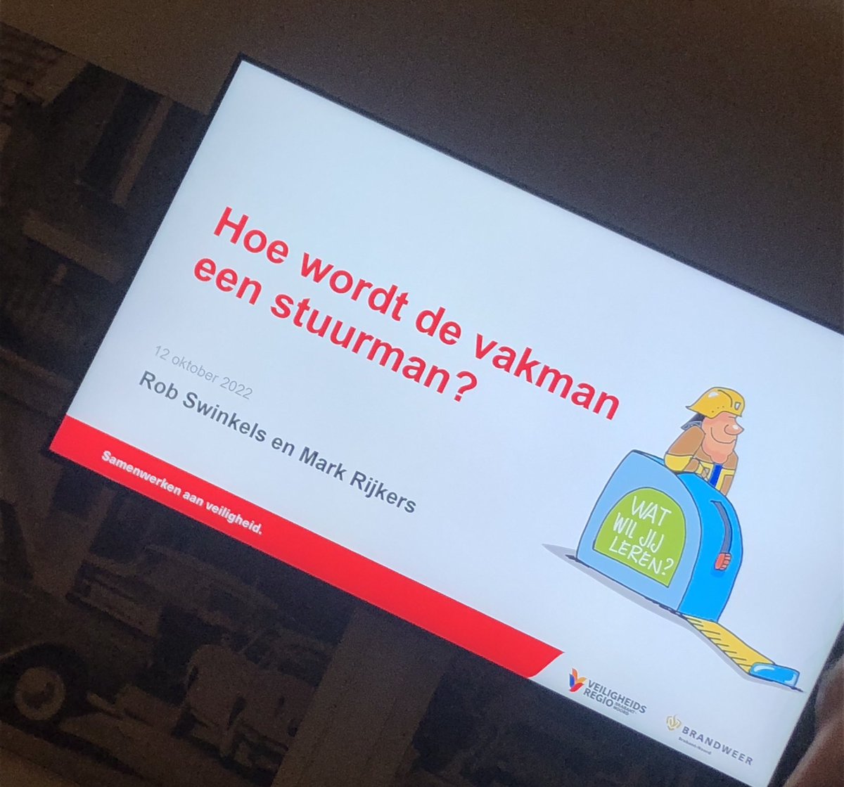 PyroPietje's tweet photo. #brwe2022 @brandweerBN “Hoe wordt de vakman een stuurman” workshop - vakbekwaam blijven op maat https://t.co/pTo70uRE0u