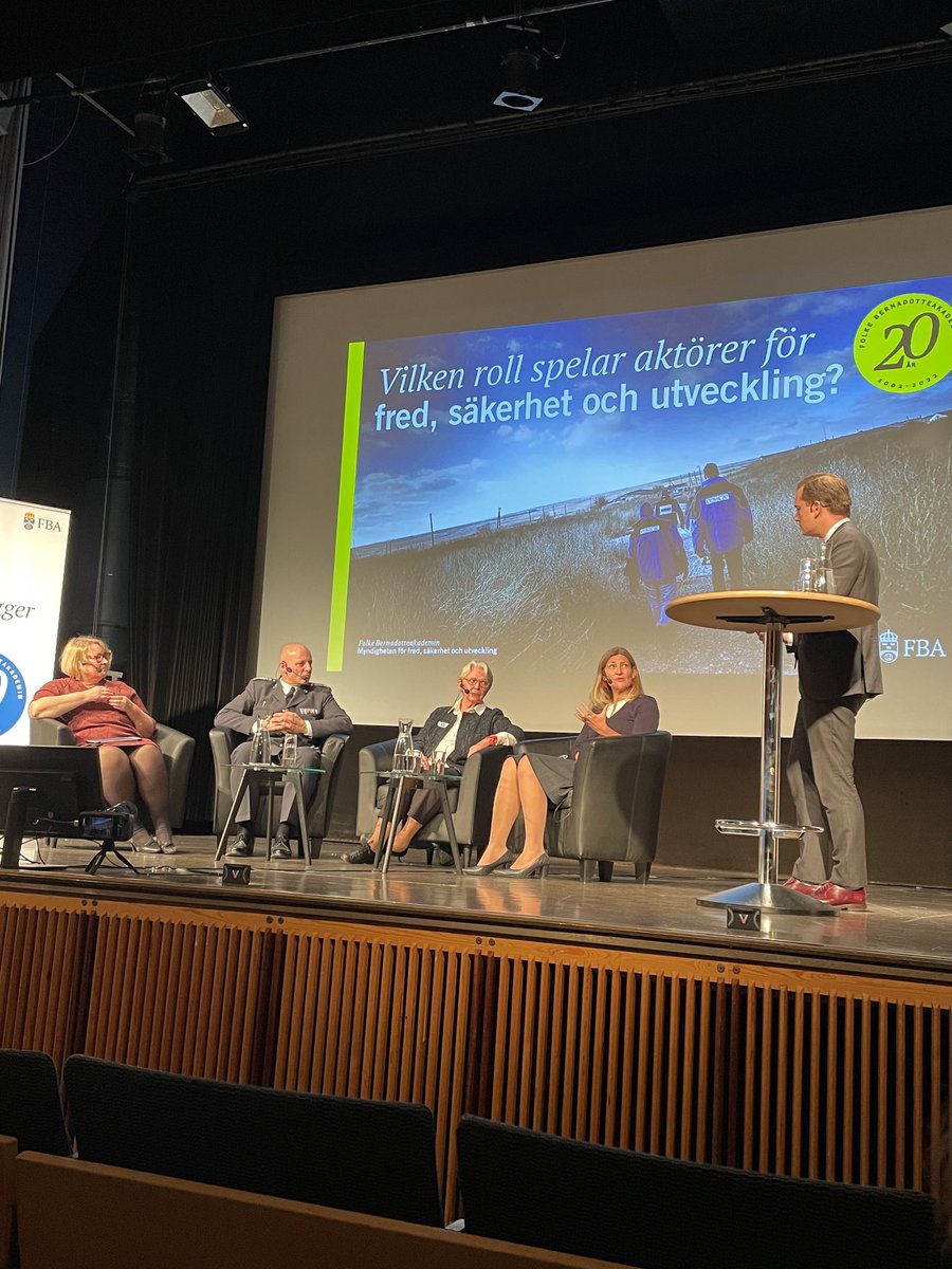 jsconsultingab's tweet photo. @FBAFolke #fba20 år. Irina Schoulgin Nyoni ser att FBA har en roll att spela i att bryta ner stuprören mellan fred, säkerhet o utveckling. De olika aktörerna i ett konfliktområde har inte längre råd att inte samverka. https://t.co/DIZWEKSA1P