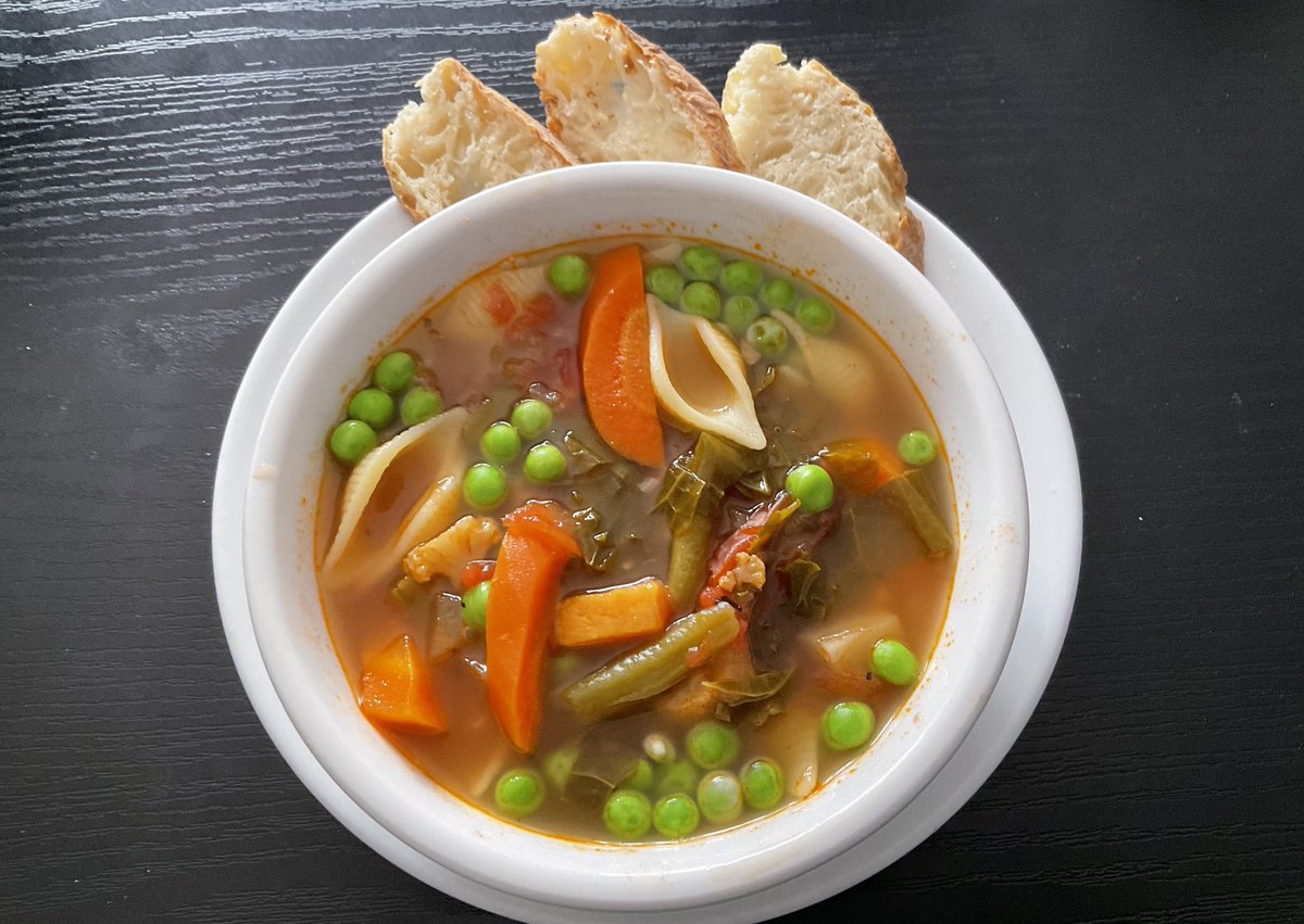 Schmoozequeen tweet media