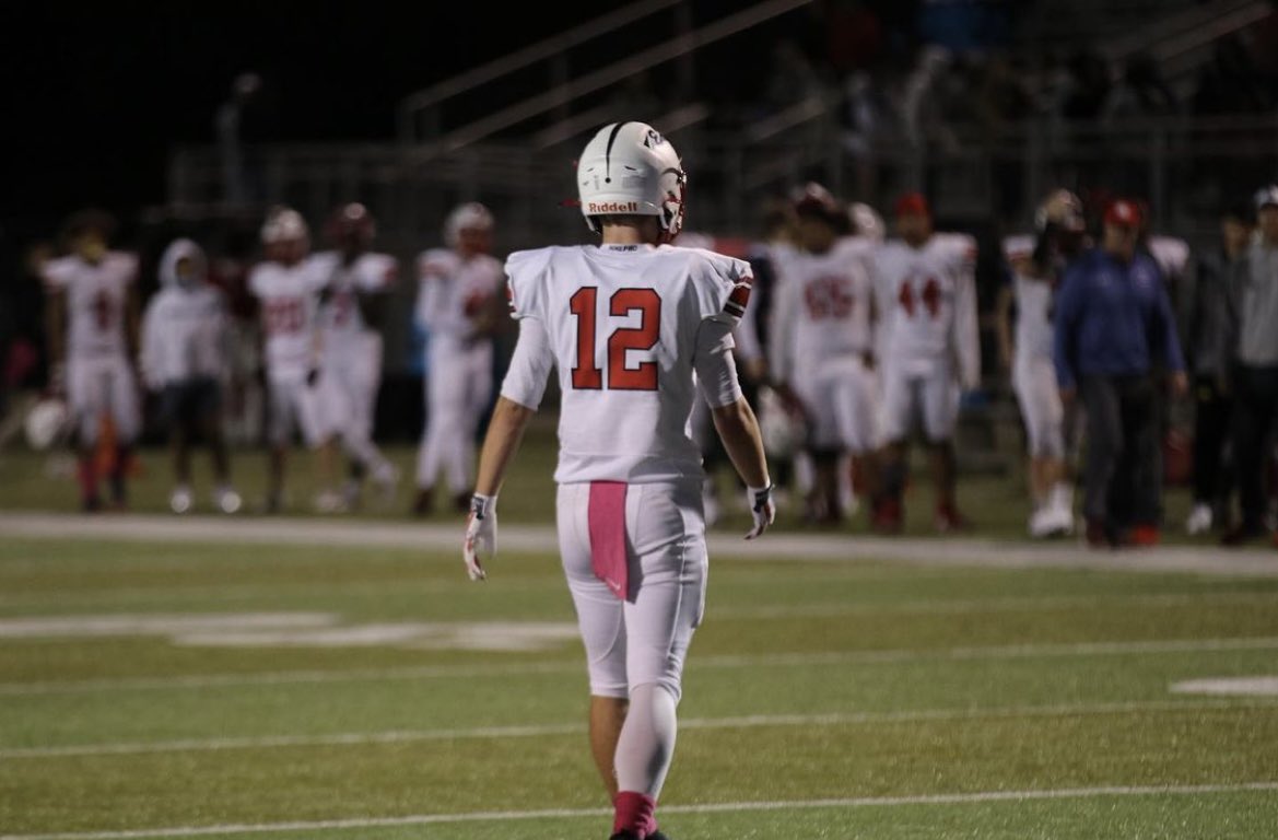 sportsinkansas's tweet photo. 6A Olathe North QB Jason Scoma has been very solid for the 6-0 Eagles - just under 1,200 total yards this season. 

873 passing yards/9 TD and 302 rushing yards/4 TD.

He’s also the Eagles’ kicker/punter. 16/18 PAT, averaging 48.3 yards per kickoff - long of 60, 2 touchbacks. https://t.co/nlHYA9ujzS
