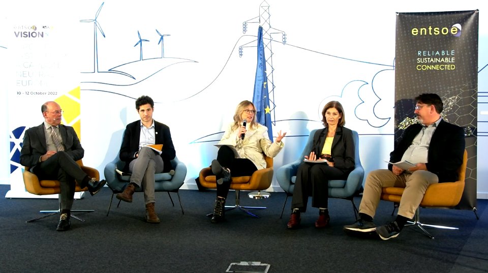 'Digitalisation will be key to the success of the possible game changers identified by ENTSO-E.' - Natalie Samovich, Chair of the Energy Working Group, @AIOTI_EU Join the debate 👇 entsoe-conference-2022.eu/event/ #VisionEvent22
