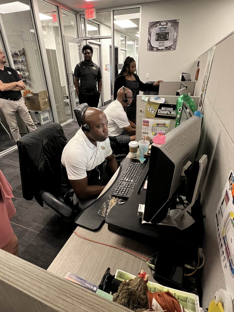 Working the 📞 lines this morning! Less than a month until we tip off in Addition Financial Arena 🏀 Get your season tickets now! 🎟️ - am.ticketmaster.com/ucf/virtual-ve…