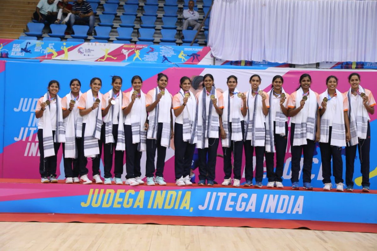Nat_Games_Goa's tweet photo. Kerala wins top honours !🥇

Kerala Women's and Men's team win🏅#Gold in Volleyball at the #36thNationalGames

#36thNationalGames #NationalGames2022
#NationalGames #Volleyball #UnityThroughSports #JudegaIndiaJitegaIndia #NationalGamesGujarat #NationalGamesGujarat2022 #GameWithAim https://t.co/LejHGP5k0S