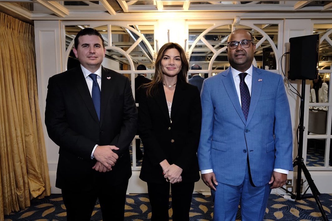 BritchamDR's tweet photo. IX Semana Dominicana en UK 🇩🇴🇬🇧

En esta ocasión presentamos las oportunidades de inversión en el sector turístico que ofrece la República Dominicana.

#BritchamDR #BritchamEvents #BritchamExperience #SemanaDominicanaEnUK⁠ https://t.co/ArH7nptkQg