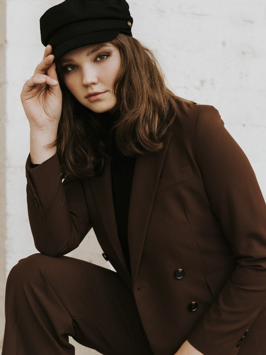 ModelsOffice's tweet photo. Montana🍁
#ModelsOfficeGirls #FallFashion #WeAreInLove https://t.co/zx8Lxh4AhK