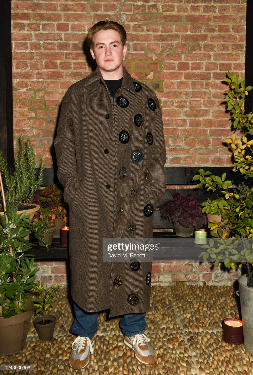 MidiasKCBR's tweet photo. 📸| Kit Connor participa da Loewe Foundation and Studio Voltaire Award Dinner no Studio Voltaire ontem (11) em Londres. 

© David M Bennett/ Getty images https://t.co/ZFCe93x0sK