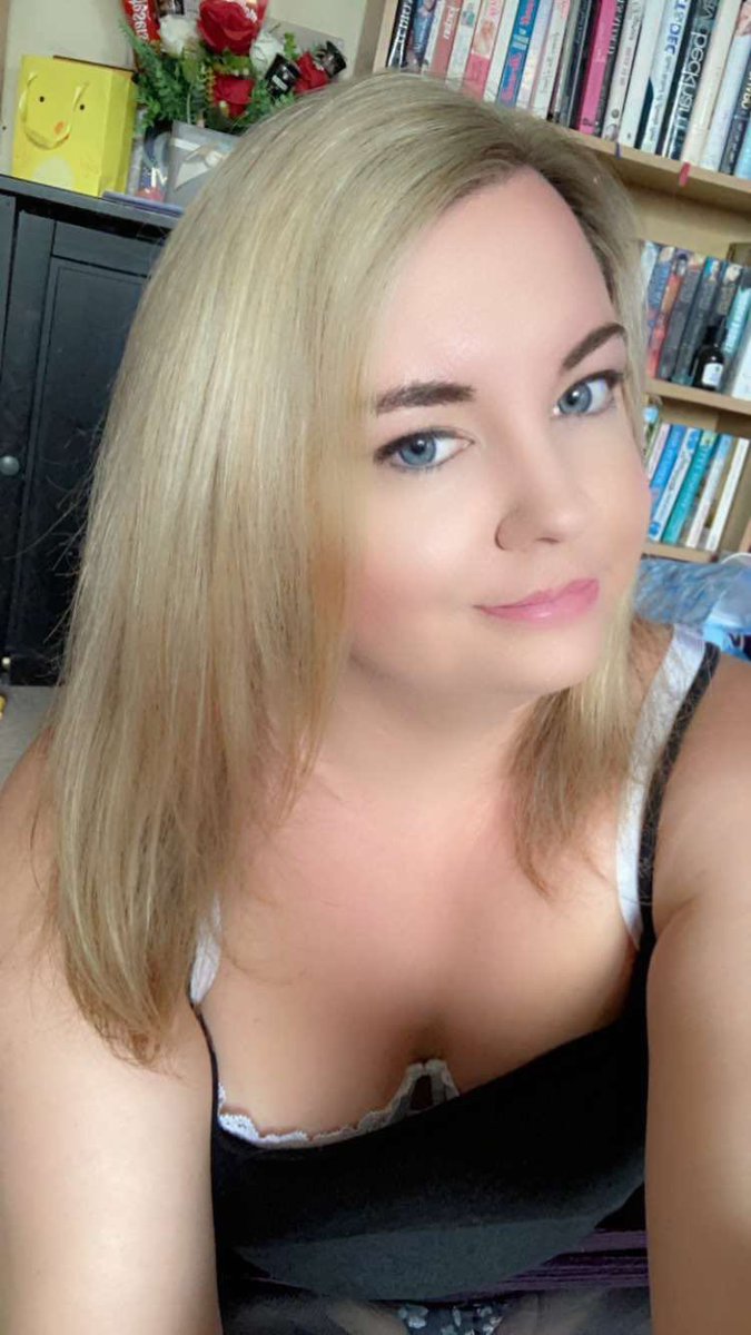 LouiseWinter30's tweet image. Productive day so far. Positive meeting with my website designer and hair done unexpectedly ✌️ #proofit #work #hair #productive