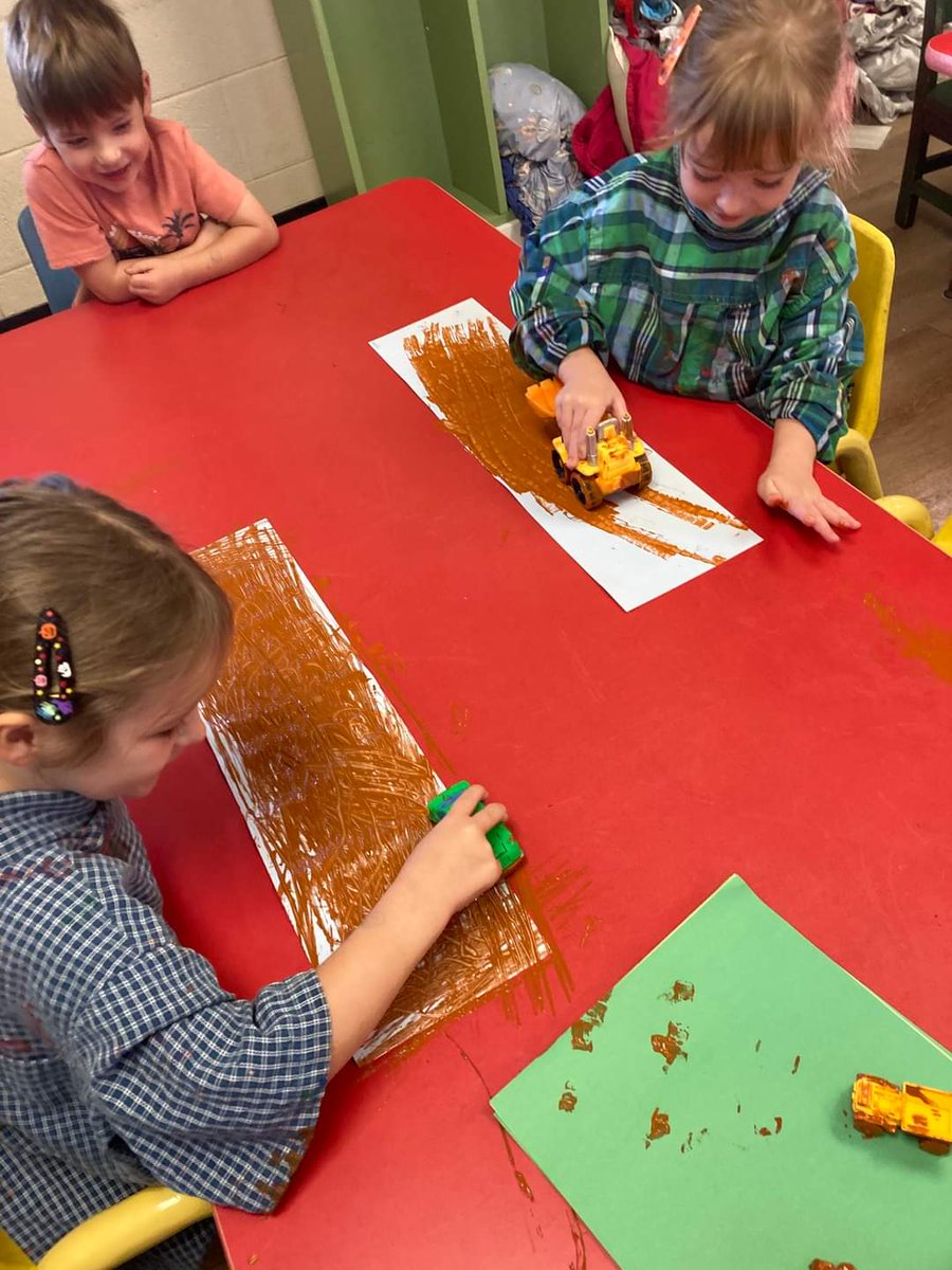 EVC_OakRidge's tweet photo. The little ones at the Early Learning Center LOVE to learn through play. Here are a few photos of all the fun they've been having recently! #LearningForFun #EmoryValleyCenter https://t.co/KpHtc3yh2L