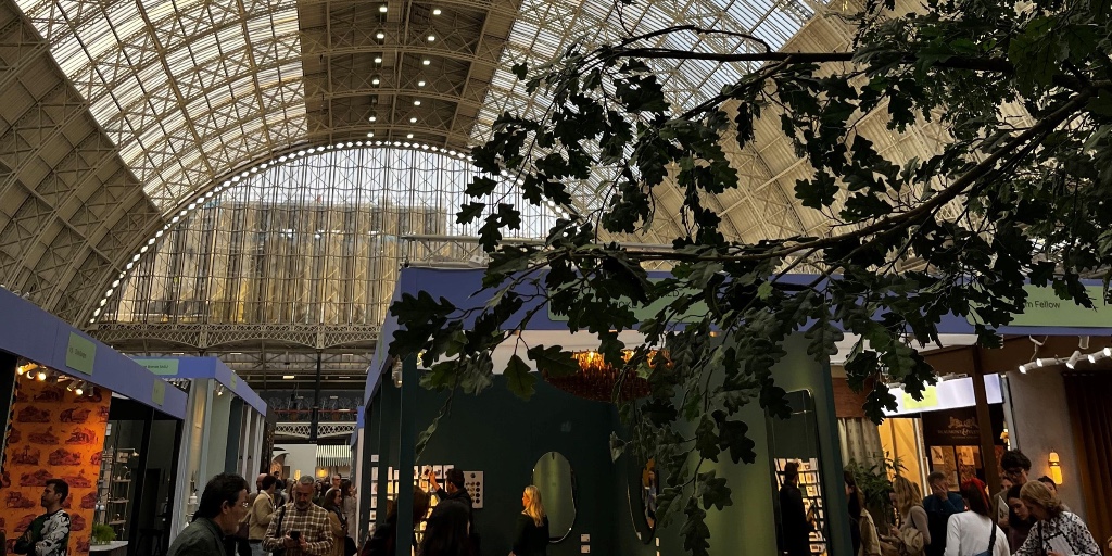 LapicidaLtd's tweet photo. Rebecca and Molly zipped down to Olympia for Decorex International.
They soaked up the atmosphere, chatted with lots of fascinating creators and came back bubbling with ideas.
What an inspiring day.
#lapicida #decorex2022 #interiordesign #decorex #olympia #decor #interiors https://t.co/xP5gu19yDn