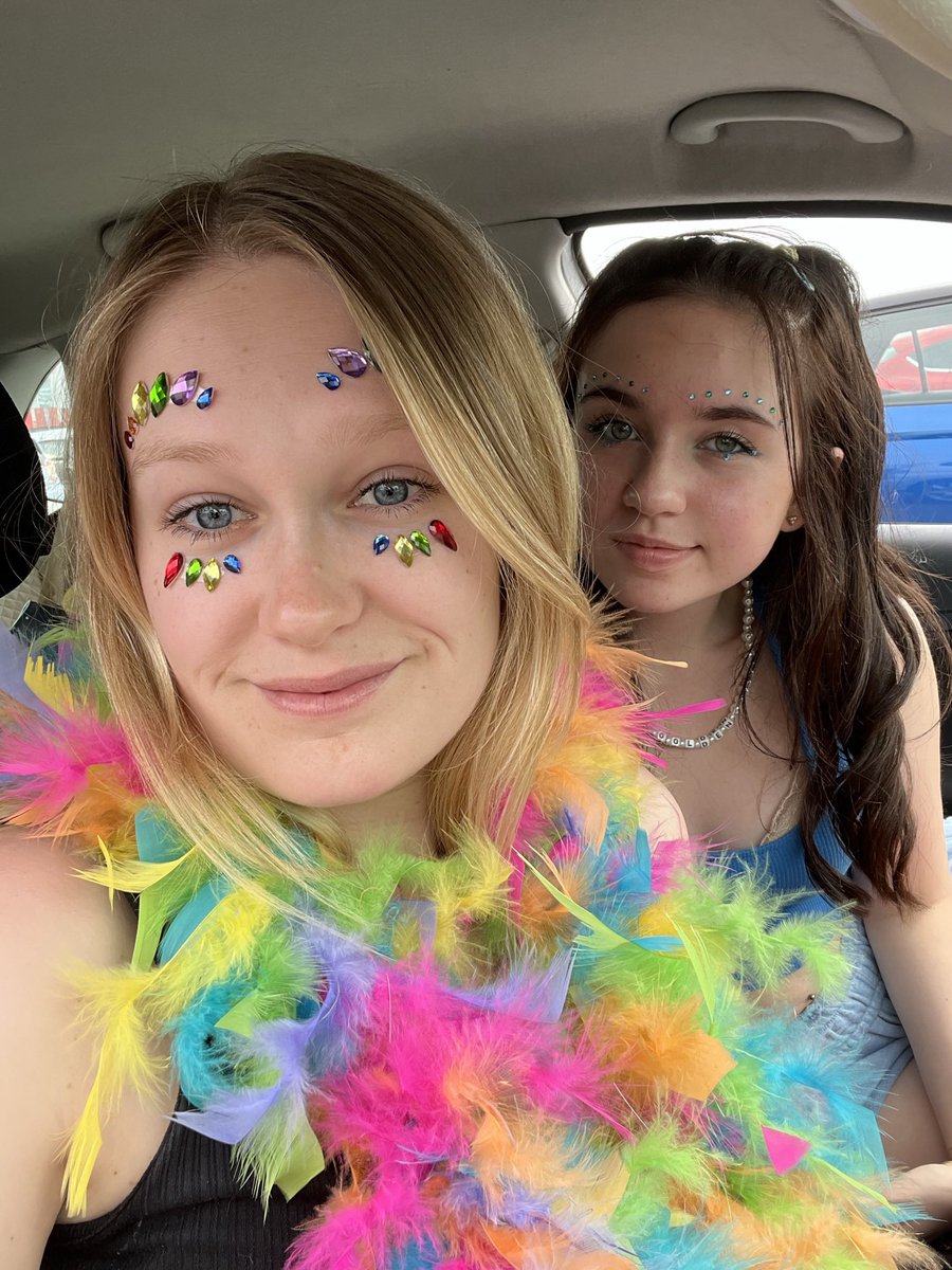 absyyy_'s tweet photo. take me back to June 🤍 
LOT'22 Manchester 🍒🍉🍓 https://t.co/m3E5GH3o3p