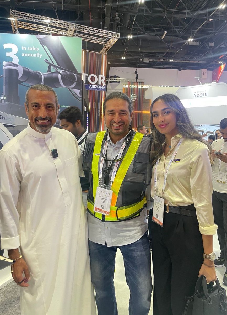 logexa's tweet photo. Day 2 at @GITEX_GLOBAL was an exciting and fulfilling day. 

We got to meet and talk with a lot of amazing and inspiring people. It was lovely to meet everyone there. 

Day 3 here we come! 💪🏼 #gitex2022  
#Logexa #OnDemandWarehouse #warehousing #SaudiArabia #لوجيكسا #تخزين https://t.co/JoQsUxUXWb
