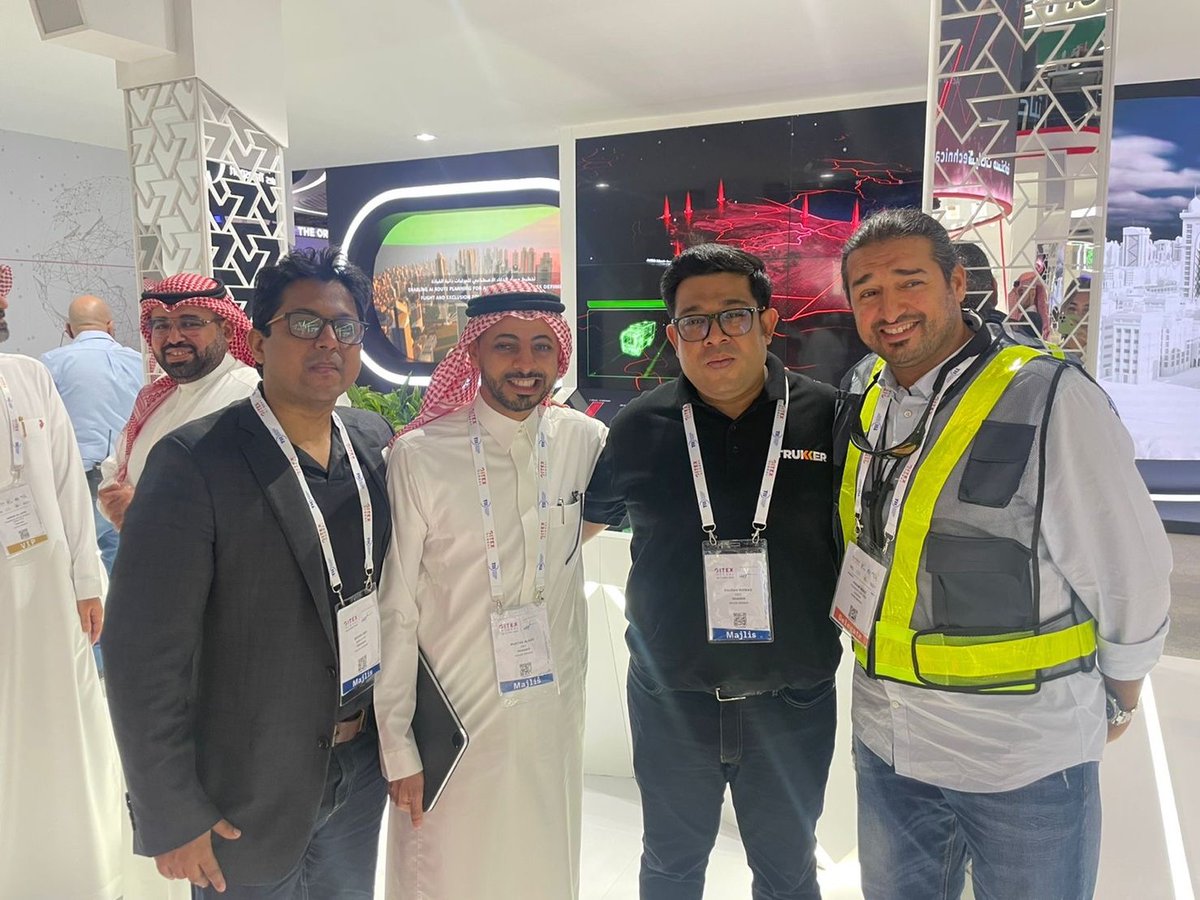 logexa's tweet photo. Day 2 at @GITEX_GLOBAL was an exciting and fulfilling day. 

We got to meet and talk with a lot of amazing and inspiring people. It was lovely to meet everyone there. 

Day 3 here we come! 💪🏼 #gitex2022  
#Logexa #OnDemandWarehouse #warehousing #SaudiArabia #لوجيكسا #تخزين https://t.co/JoQsUxUXWb