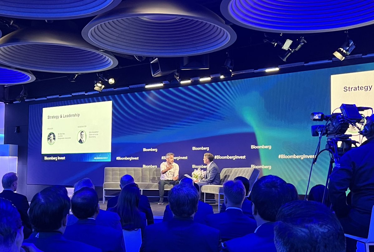 EmorningcoffeeC's tweet photo. Super-interesting day so far at #BloombergInvest conference at #Bloombergs amazing HQ in #NYC.  Will cover more in blog but early-session tasters include ⁦@JohnWRogers⁩ of #arielinvestments, Nir Bar Dea of #bridgewaterassociates and John Zito of ⁦@apolloglobal⁩. https://t.co/kIKrbZ2970