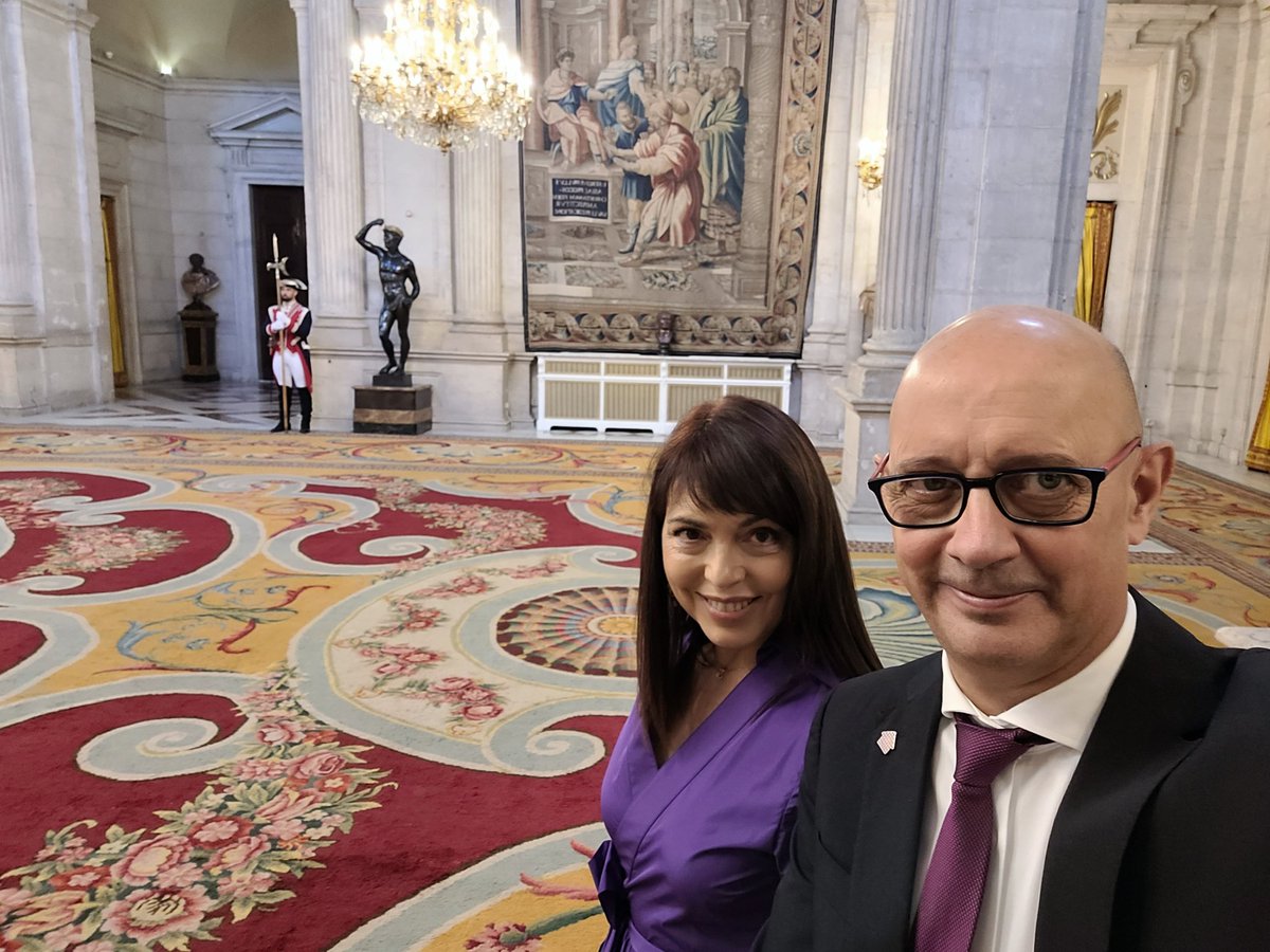 SalvadorDiez10's tweet photo. Galería de imágenes para recordar nuestra presencia en la Recepción ofrecida por SM el REY en el Palacio Real

#Afcolegiados https://t.co/cyMeUSfHYJ