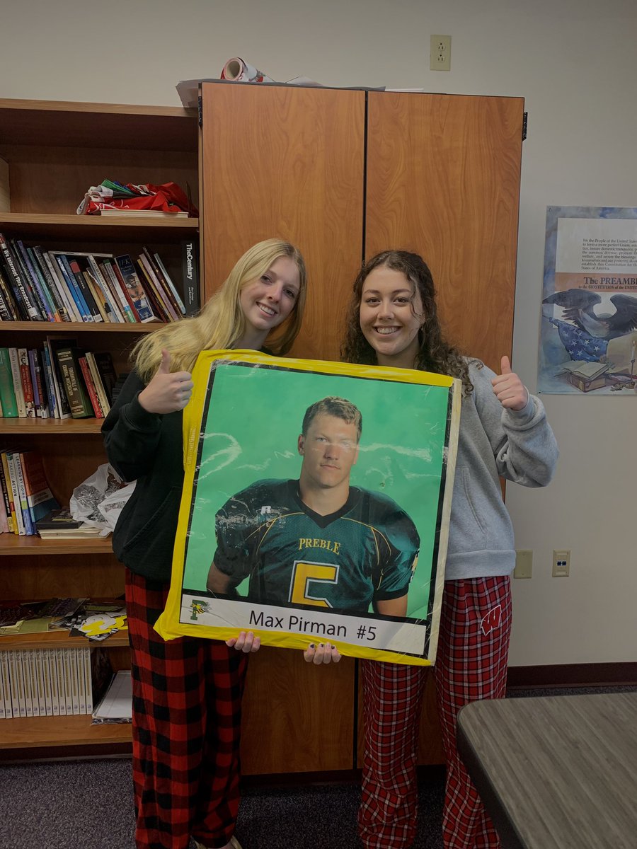 savmalicoat's tweet photo. day 3 pj day! #seniors #pirmannation @PTownStuCo https://t.co/Q0M4Gpj5JJ