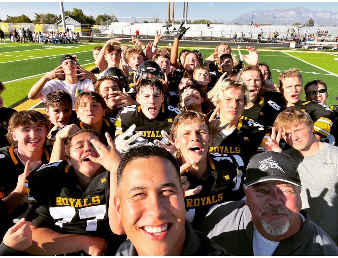 RoyHighFootball's tweet photo. Congratulations to our sophomore team for having an undefeated season๐๐ #BrightFuture #RISE2REIGN https://t.co/m1ZbrKnxCo