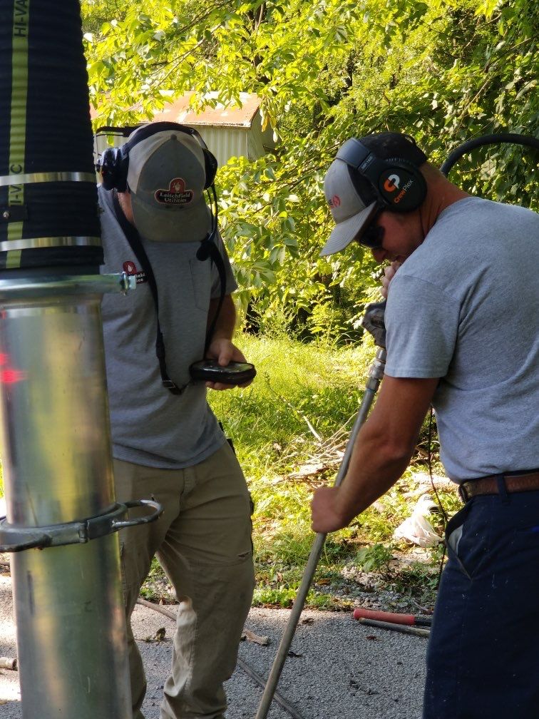 CrewPlex's tweet photo. Ensure your job runs smoothly with #CrewPlex. Our hands-free, full-duplex communication solutions provide clear audio to crews working in environments where continuous communication is required for safety and efficiency. Learn more: https://t.co/9vkdOe9c1s PC: Municipal Equipment https://t.co/8jyYkDgUzS